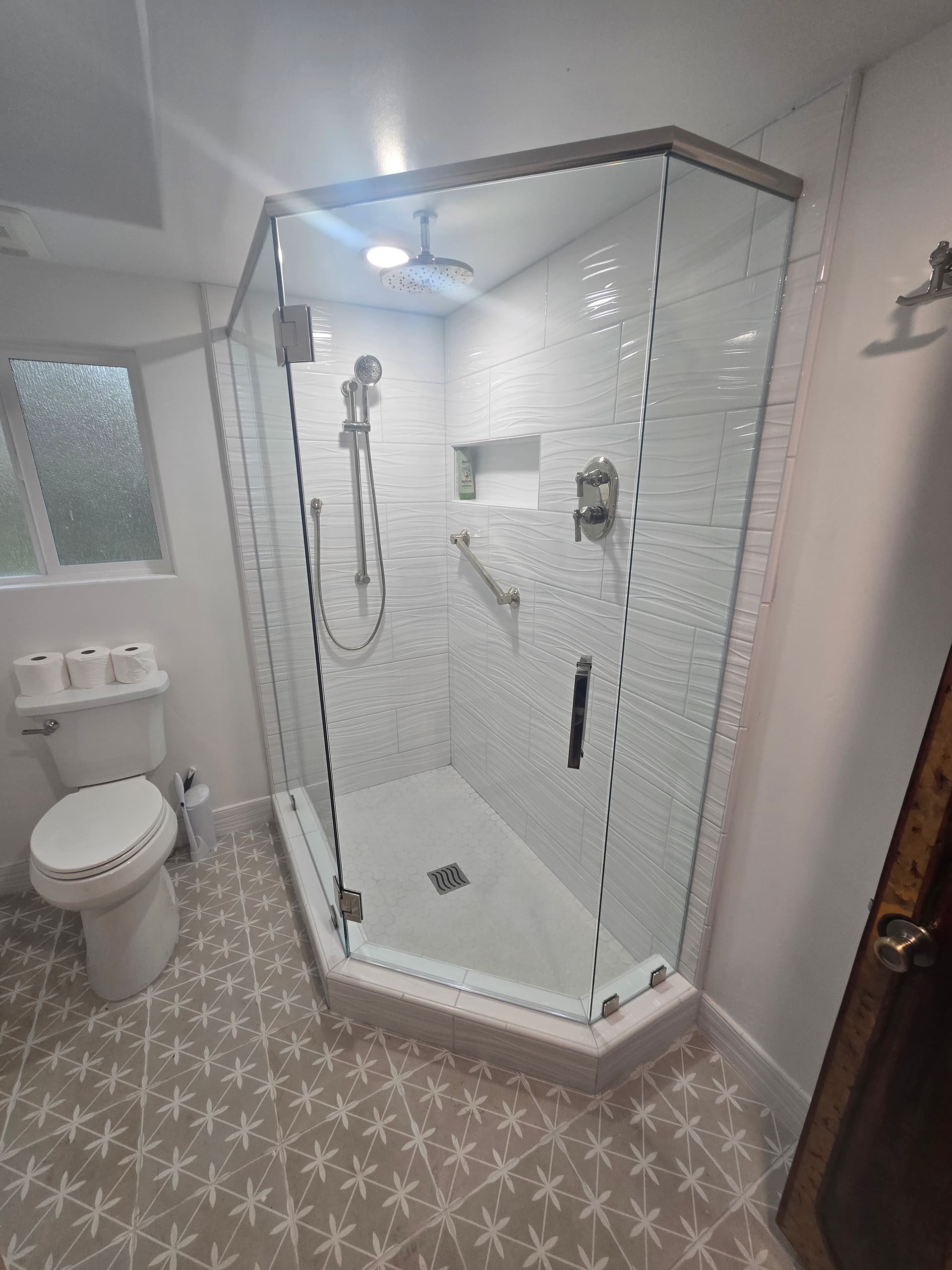 Neo-angle shower enclosure with chrome hardware